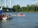 Motor Segelboot mit Motorschaden trieb gegen Alte Liebe bei Koeln Rodenkirchen P050